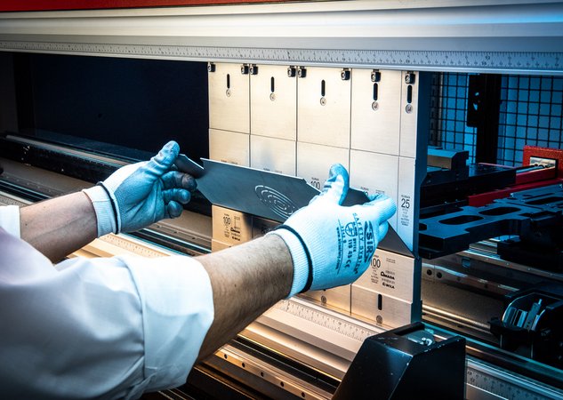 Sheet metal bending: how to enhance skills and create a productive environment