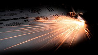Come ottimizzare il ciclo produttivo con taglio laser e automazione