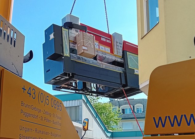 Maschinenanlieferung bei MEDIADENT