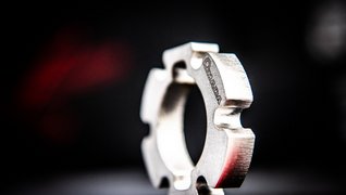 Come bilanciare potenza e qualità di taglio con macchine e tecnologie AMADA